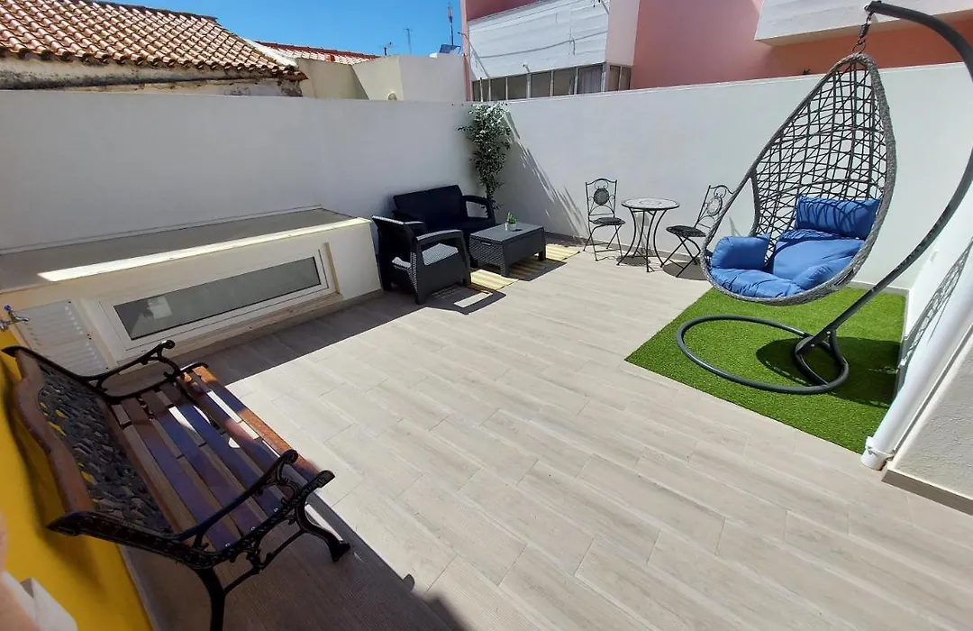 Wolley - Peniche Guesthouse-1