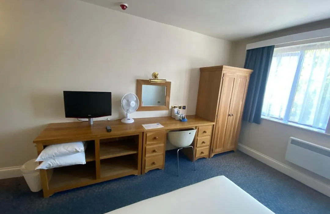 Ibis Budget Bromsgrove-1