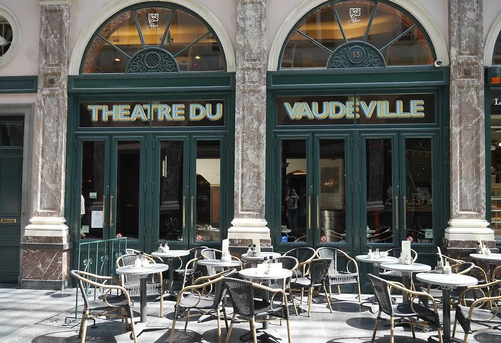 Le Vaudeville-1