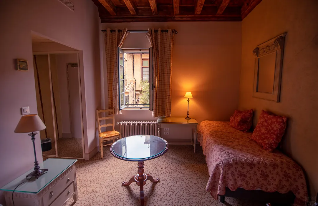 Best Western Plus Le Donjon - Cœur de La Cité Médiévale-1