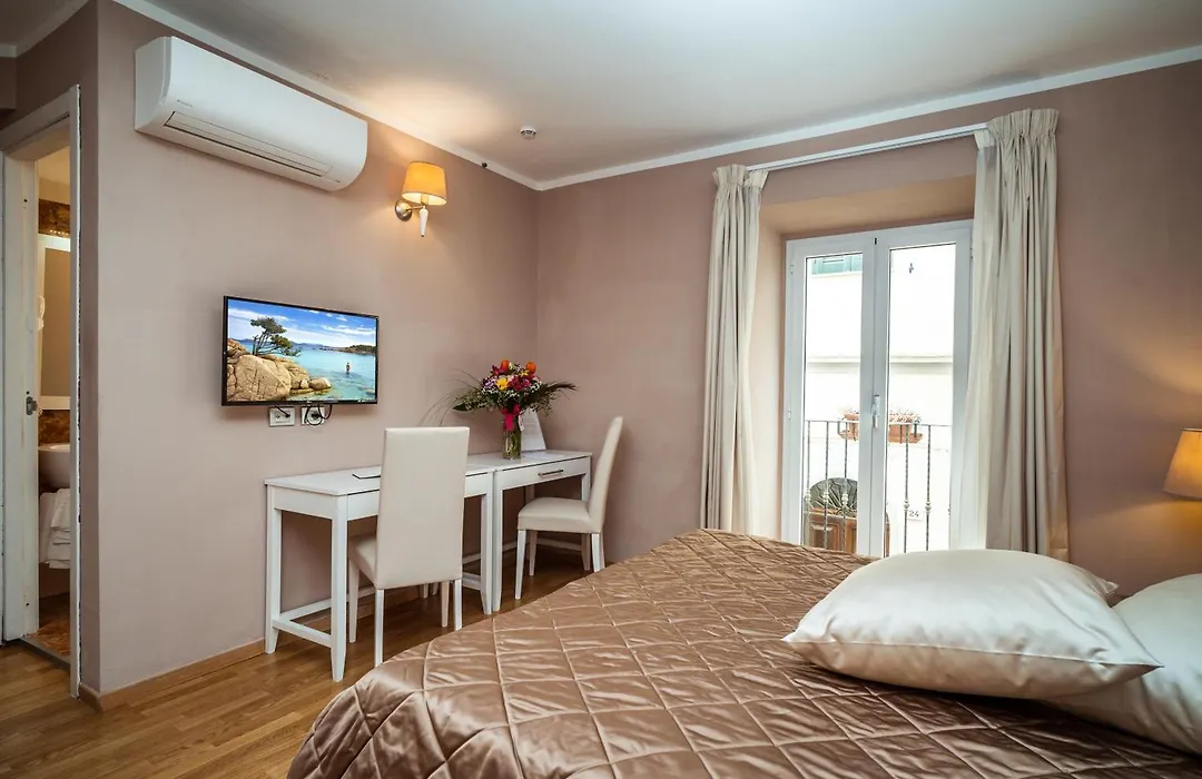 Hotel Centrale-1