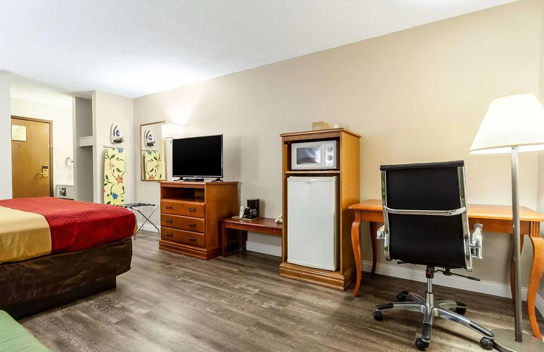 Econo Lodge Lincoln-1