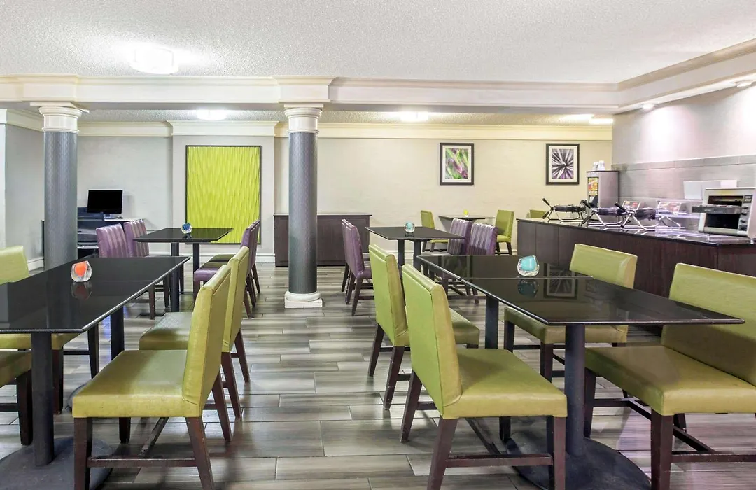 La Quinta Inn By Wyndham Fresno Yosemite-1