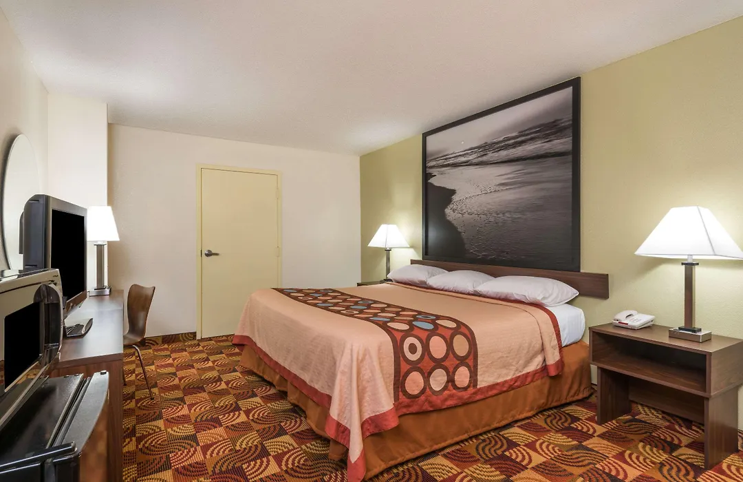 Super 8 By Wyndham Fayetteville-1