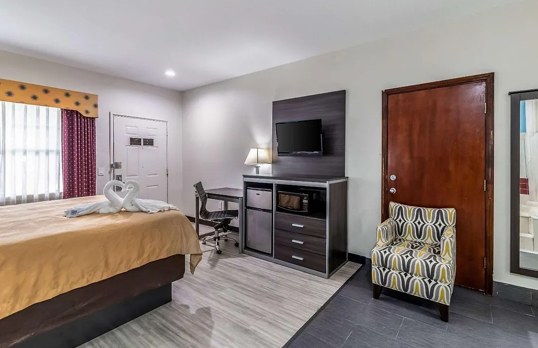 Quality Inn & Suites Canton-1