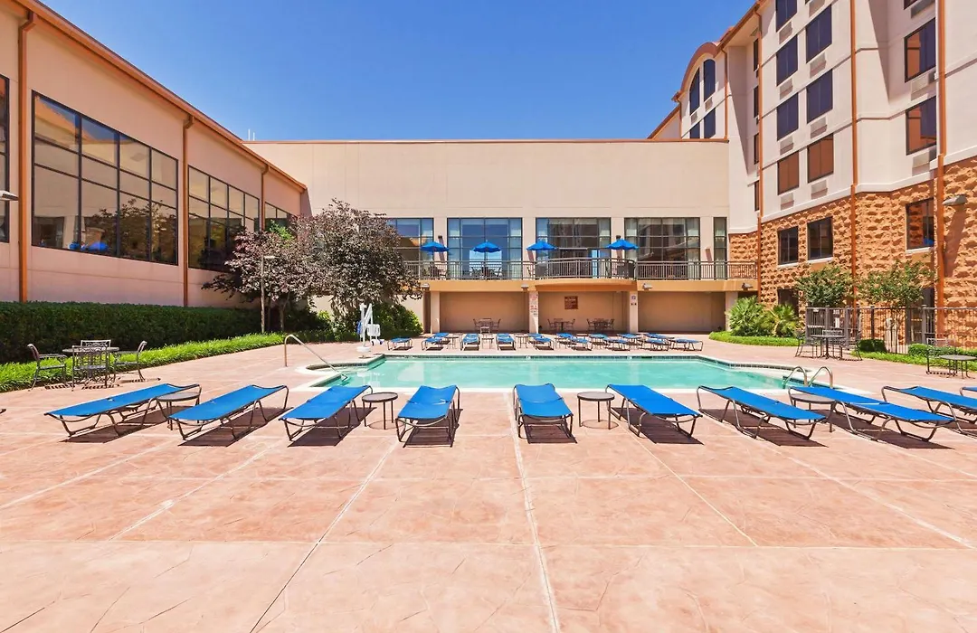 Hampton Inn & Suites Dallas-Mesquite-1