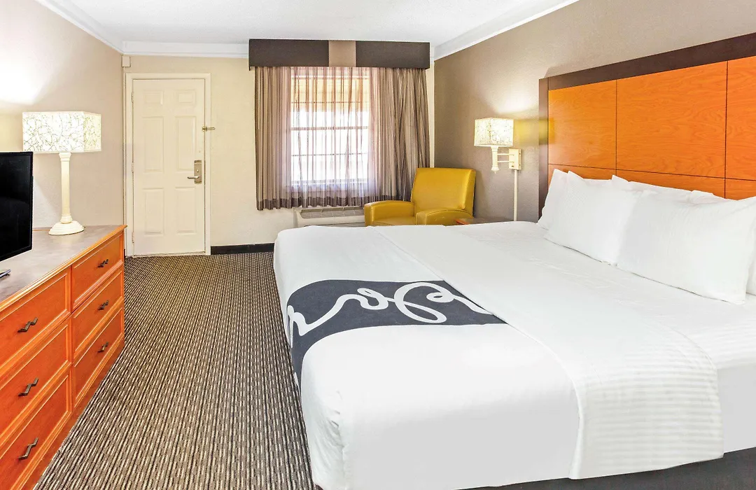 La Quinta Inn & Suites By Wyndham Wichita Falls Airport Area-1