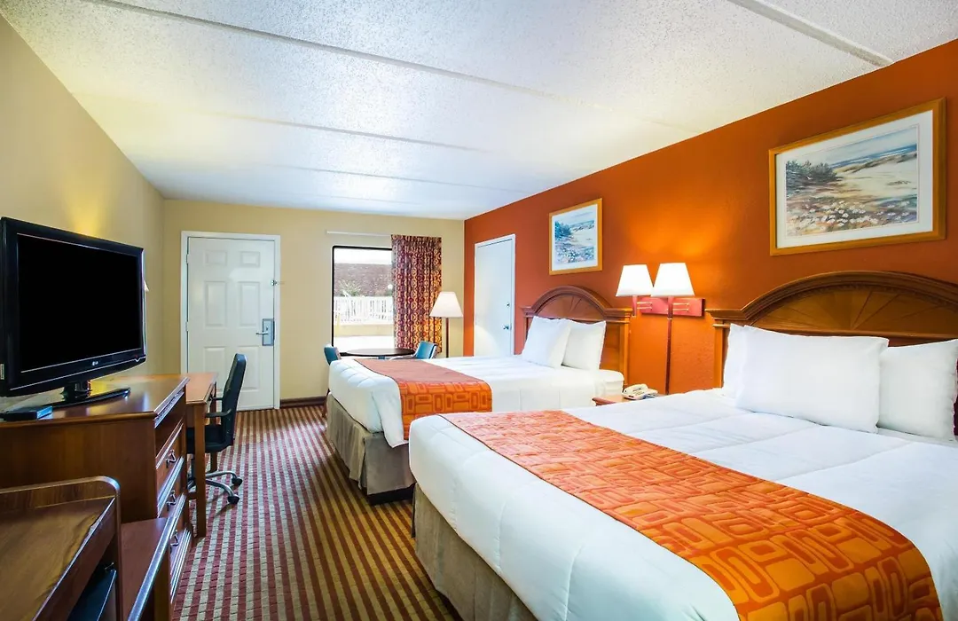 Howard Johnson By Wyndham Panama City-1
