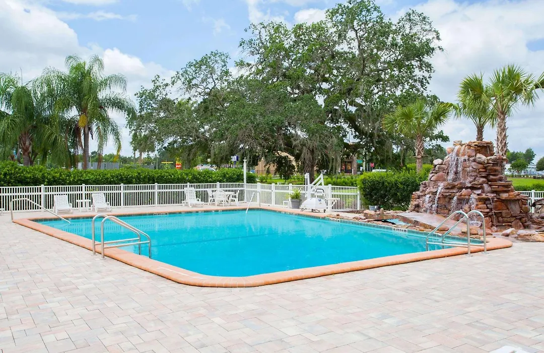 Days Inn By Wyndham Brooksville-1