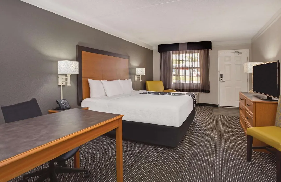 Days Inn By Wyndham Gainesville Florida-1