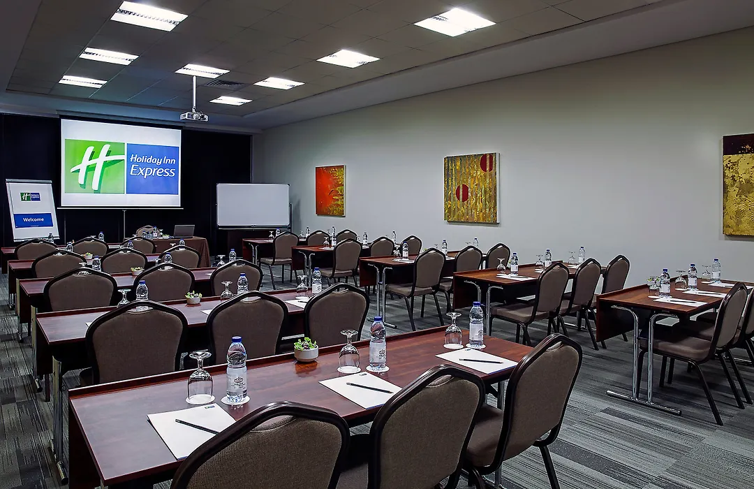 Holiday Inn Express Dubai Internet City By Ihg-1