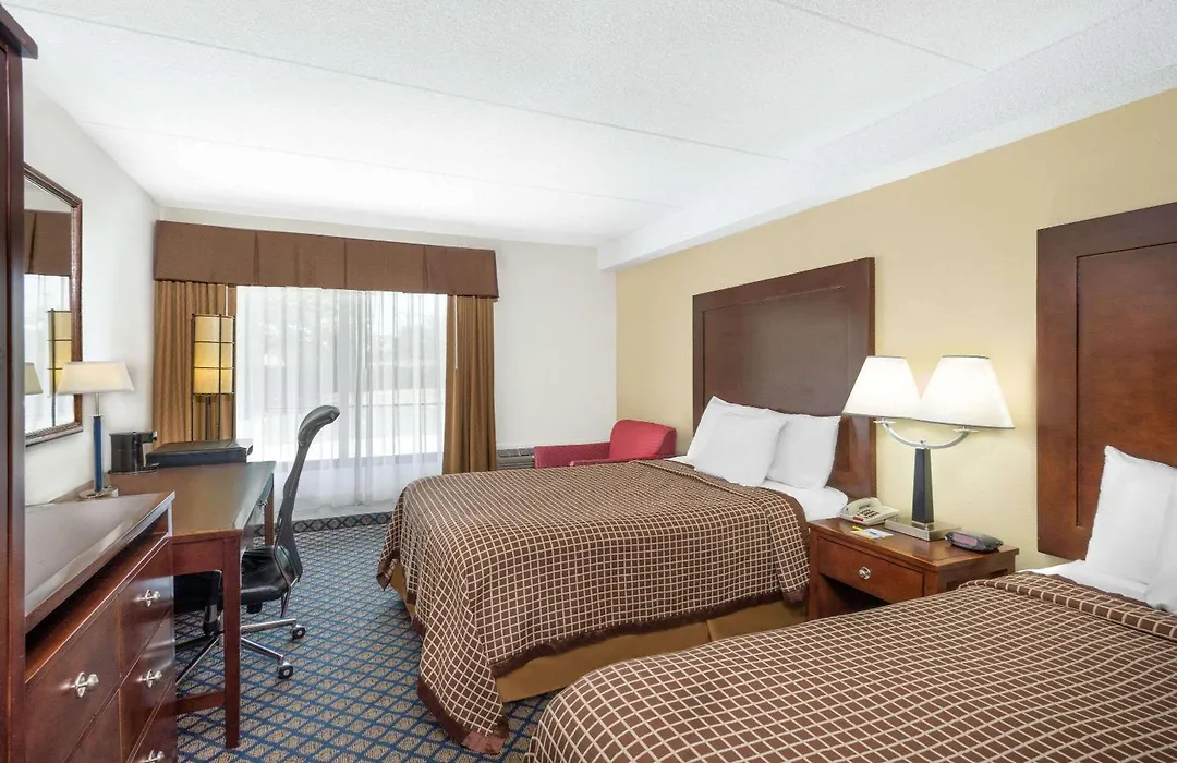 Days Inn By Wyndham Geneva/Finger Lakes-1
