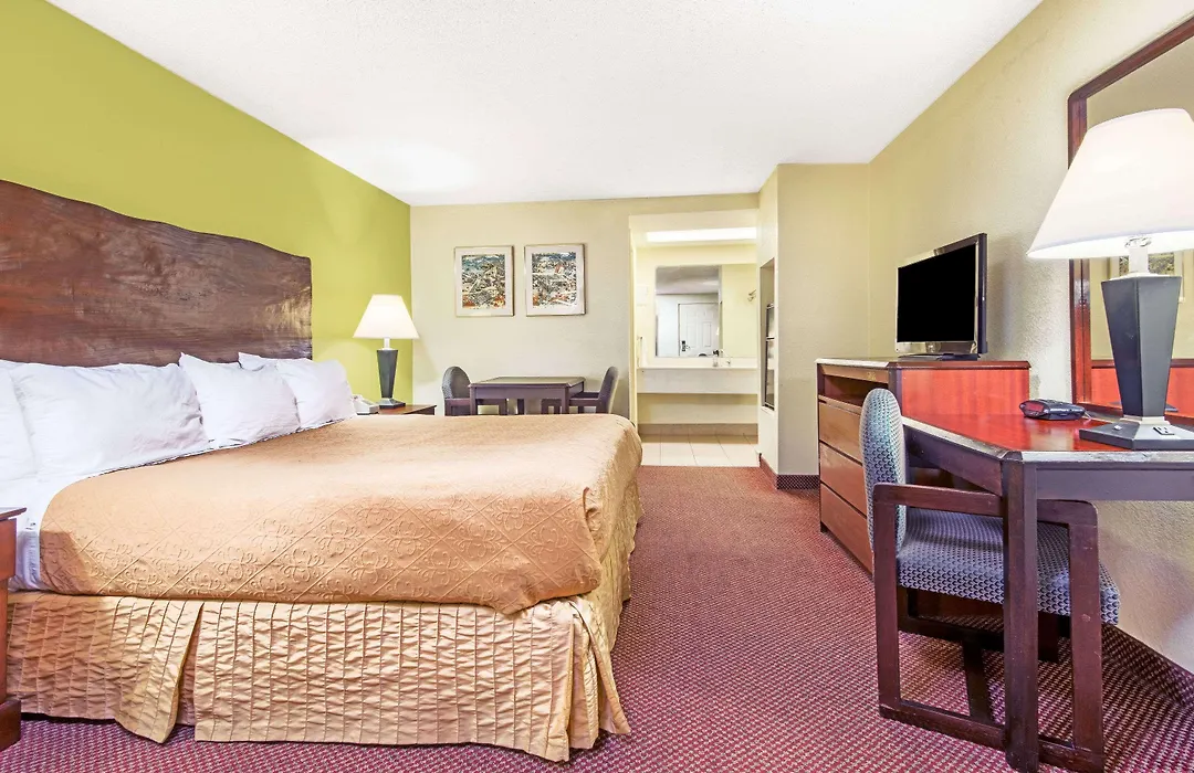 Days Inn By Wyndham Opelika-1