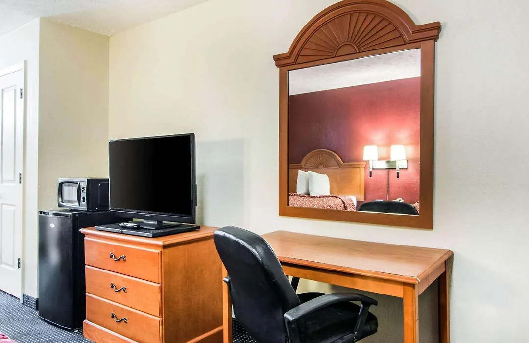 Rodeway Inn La Grange East-1
