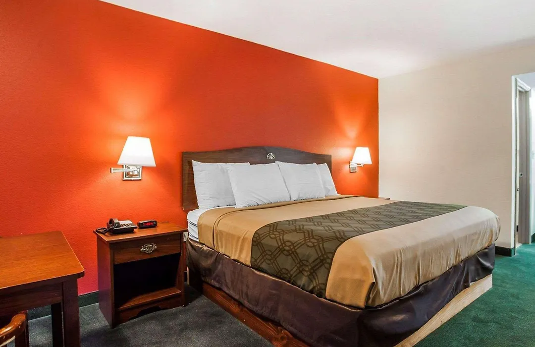 Econo Lodge-1