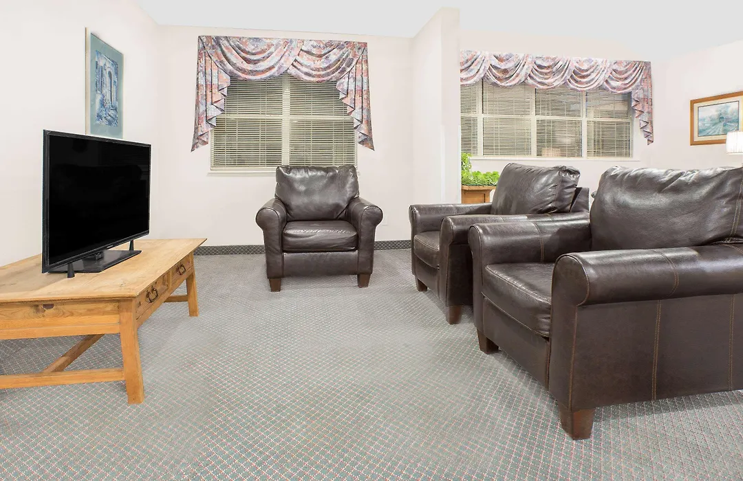 Microtel Inn & Suites By Wyndham Broken Bow-1
