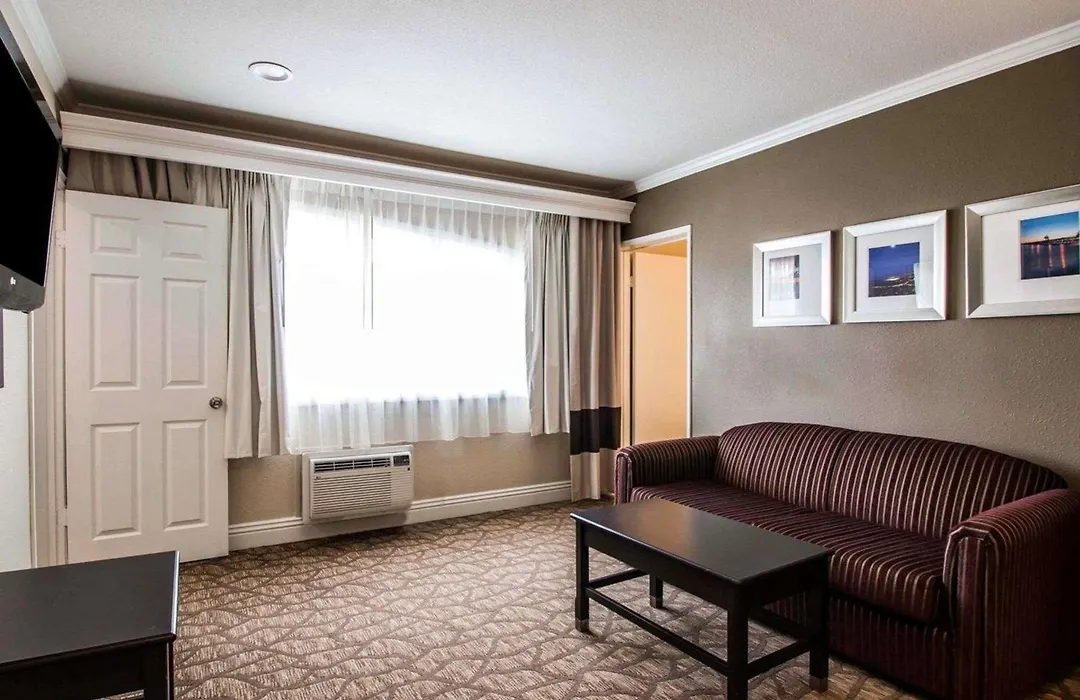 Comfort Suites San Clemente Beach-1