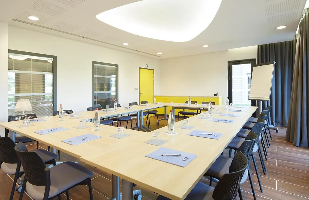 Kyriad Prestige Pau – Palais des Sports-1