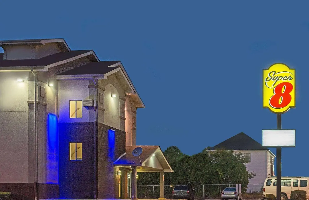 Super 8 By Wyndham New Castle-1