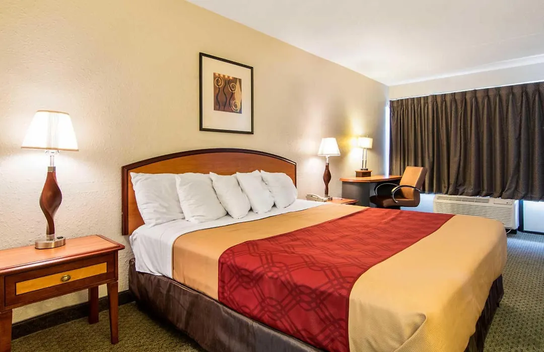 Econo Lodge Inn & Suites Conference Center Dublin-1