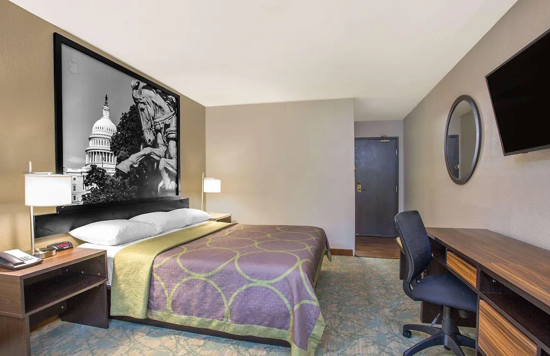 Super 8 By Wyndham Waldorf-1