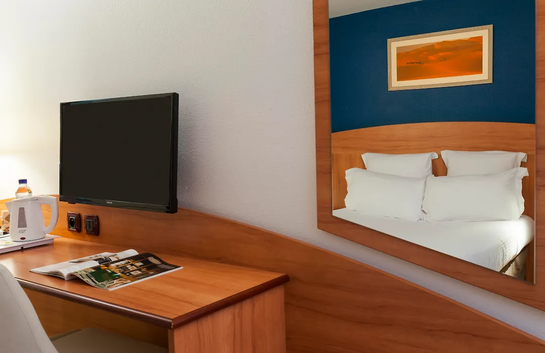 Comfort Hotel Evreux-1