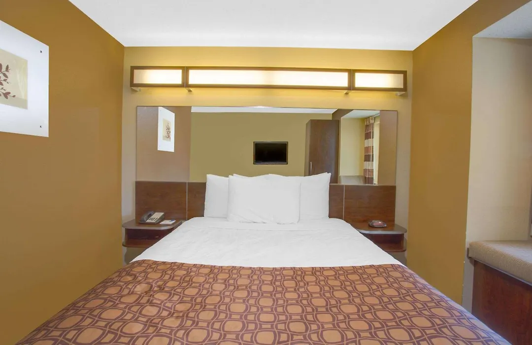 Microtel Inn & Suites By Wyndham Harrisonburg-1