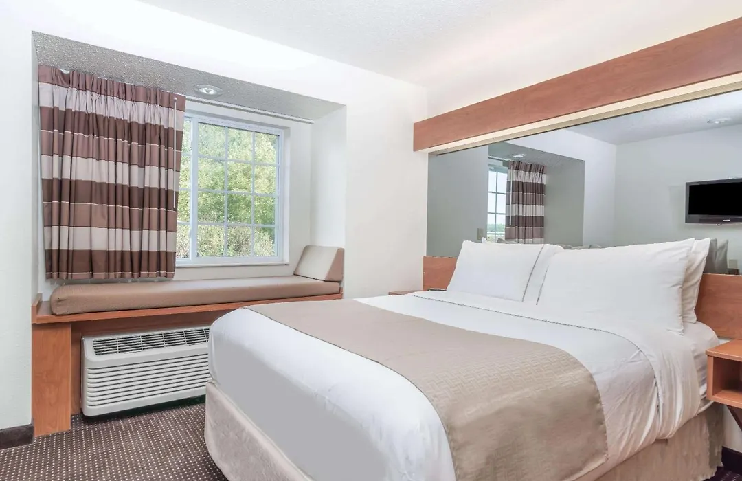 Microtel Inn & Suites By Wyndham Rice Lake-1