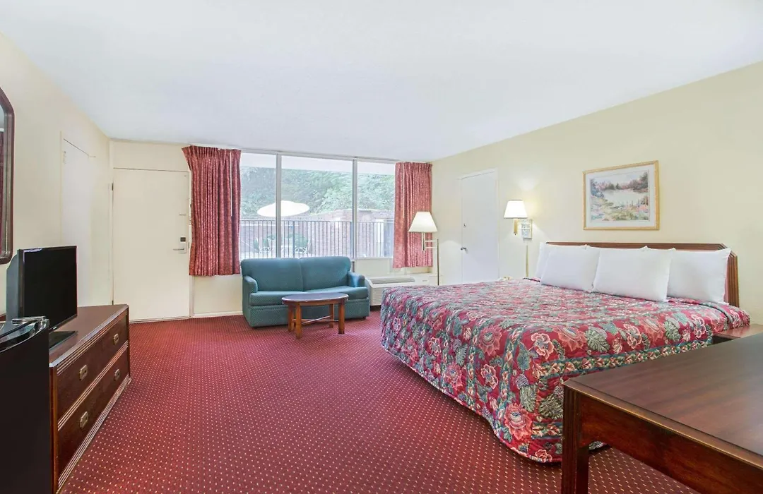 Bristol Parkway Inn-1