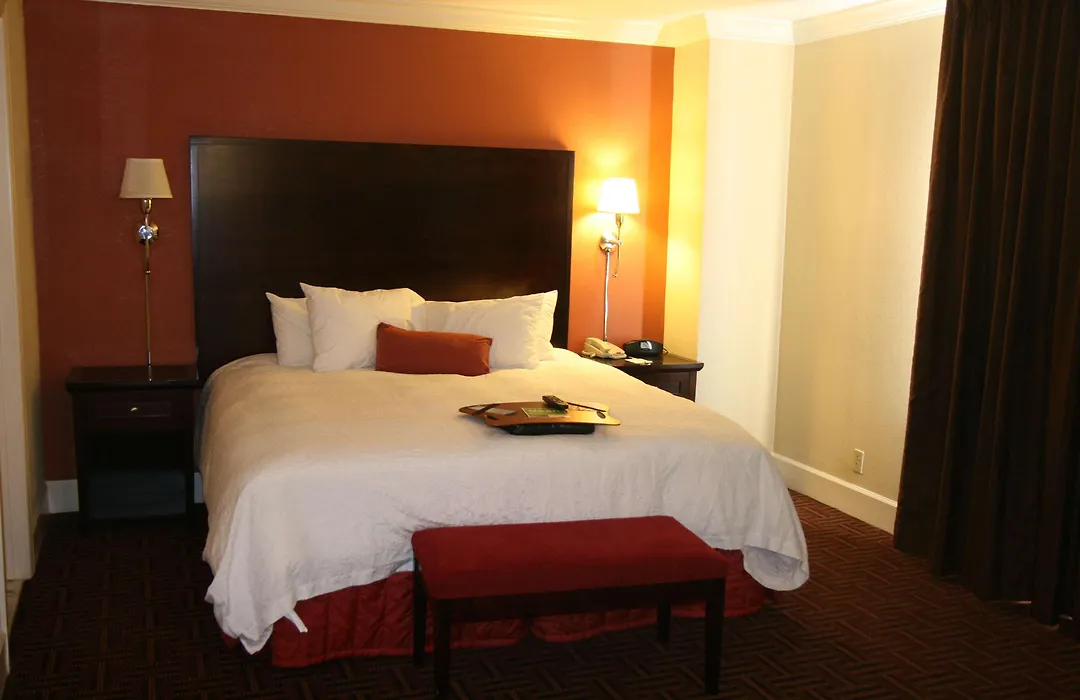 Hampton Inn & Suites Stamford-1