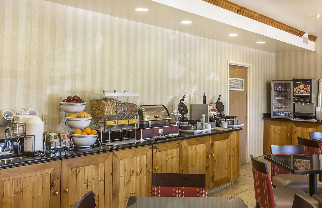 Comfort Suites Summit County-1