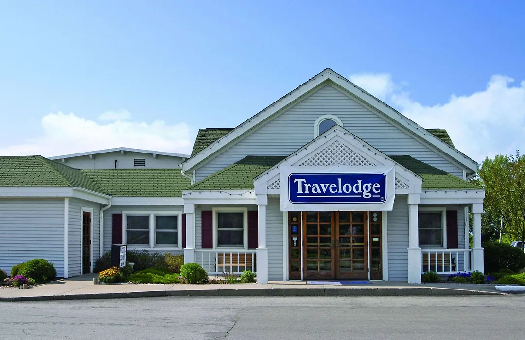 Travelodge By Wyndham Iowa City-1