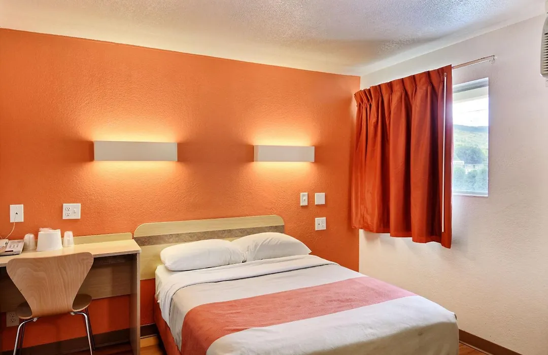 Travelodge By Wyndham Brattleboro Vt-1
