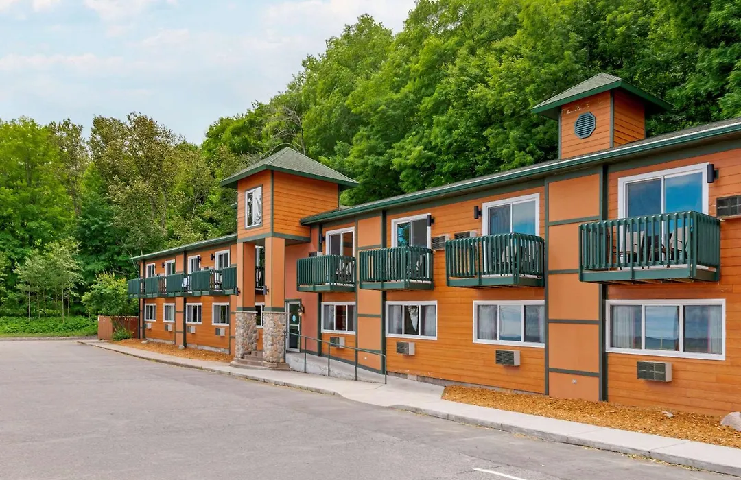 Econo Lodge Lakeview-1