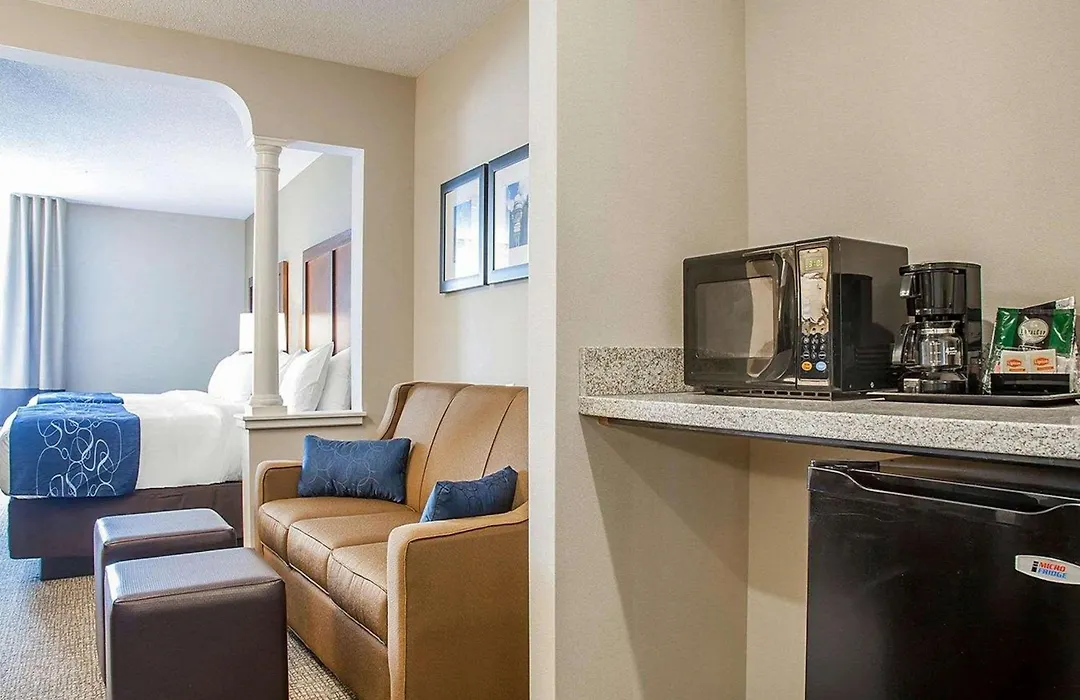 Comfort Suites West Warwick - Providence-1