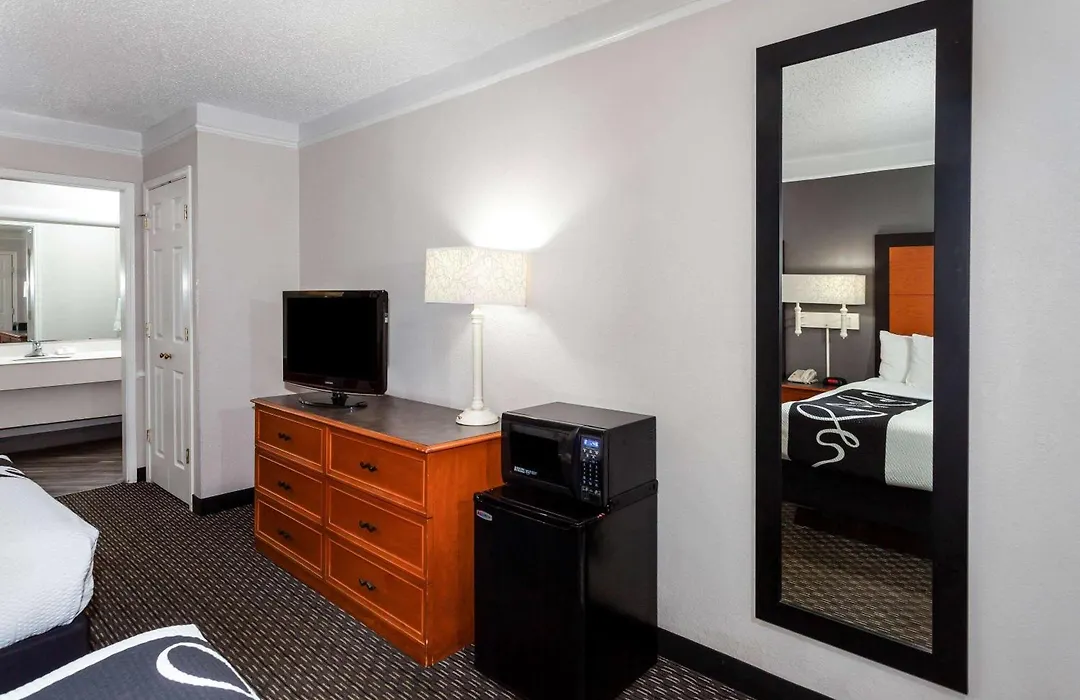 La Quinta Inn By Wyndham Laredo I-35-1