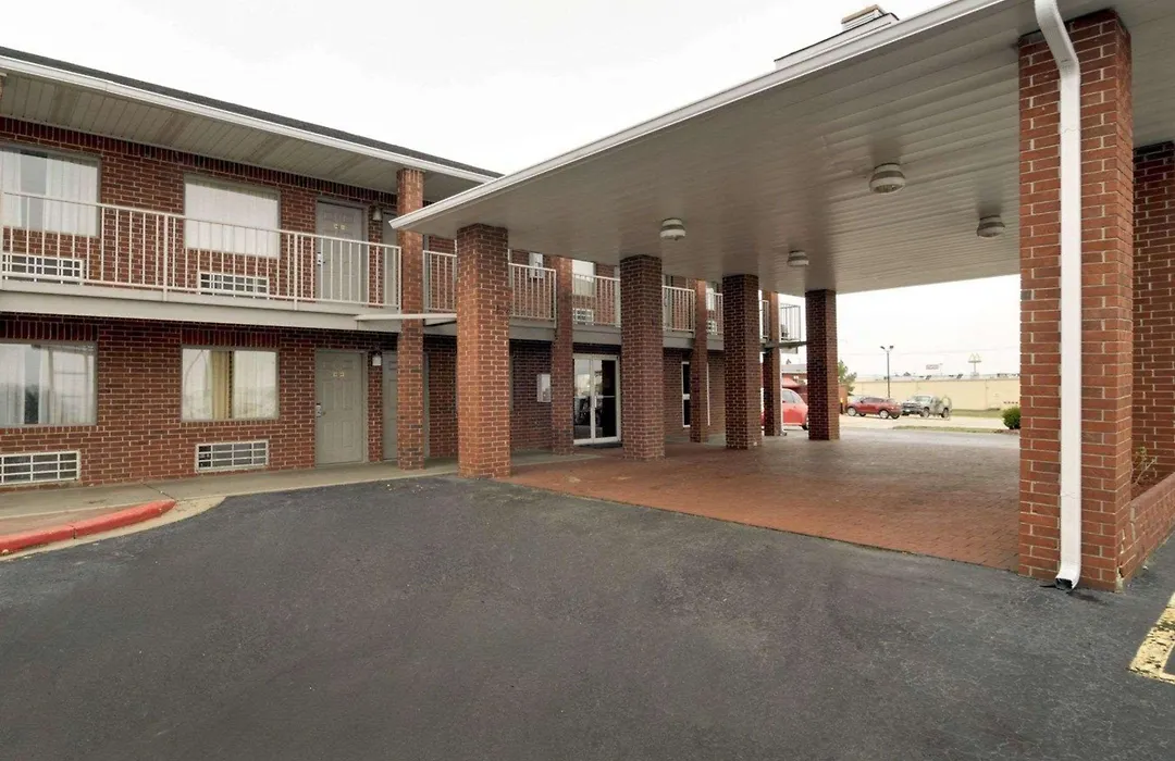 Quality Inn Russellville I-40-1