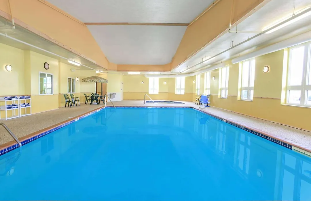 Super 8 By Wyndham Sault Ste. Marie-1