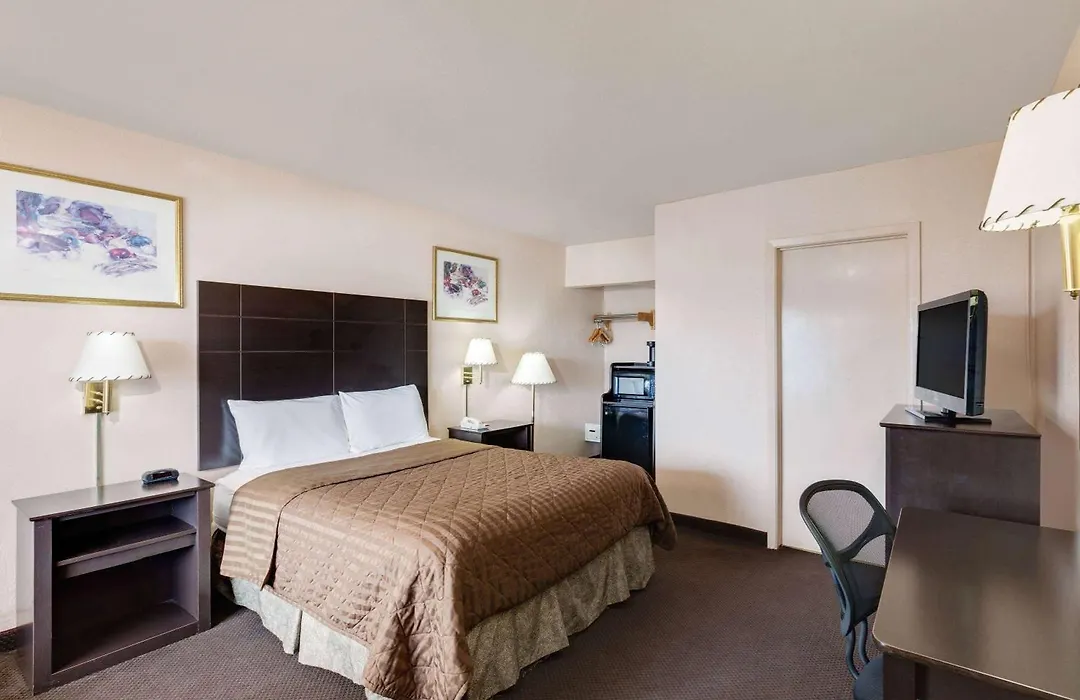 Travelodge By Wyndham Ozona-1