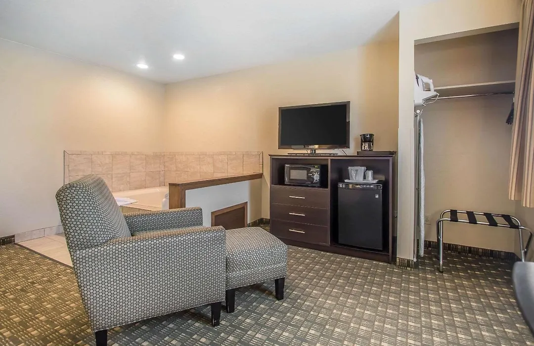 Quality Inn & Suites Decorah-1