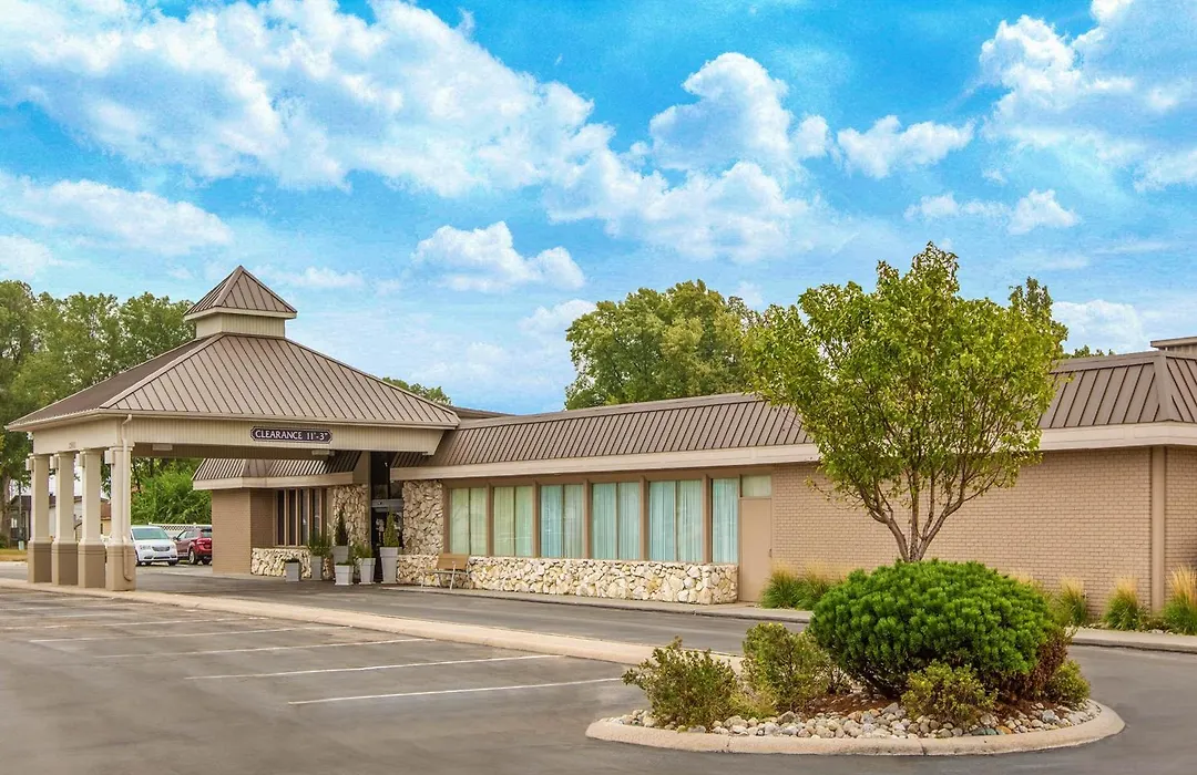 Ramada By Wyndham Midtown Grand Island-1