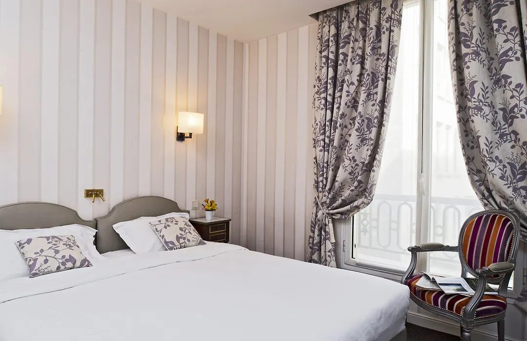 Hotel Saint-Petersbourg Opera & Spa-1