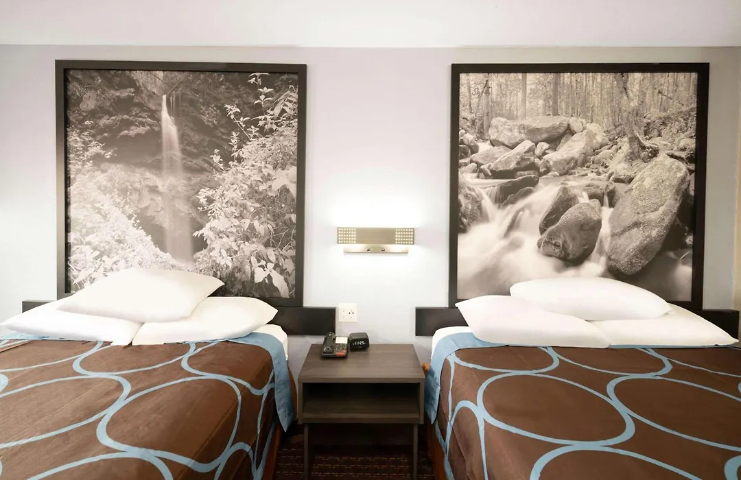 Super 8 By Wyndham Cleveland-1
