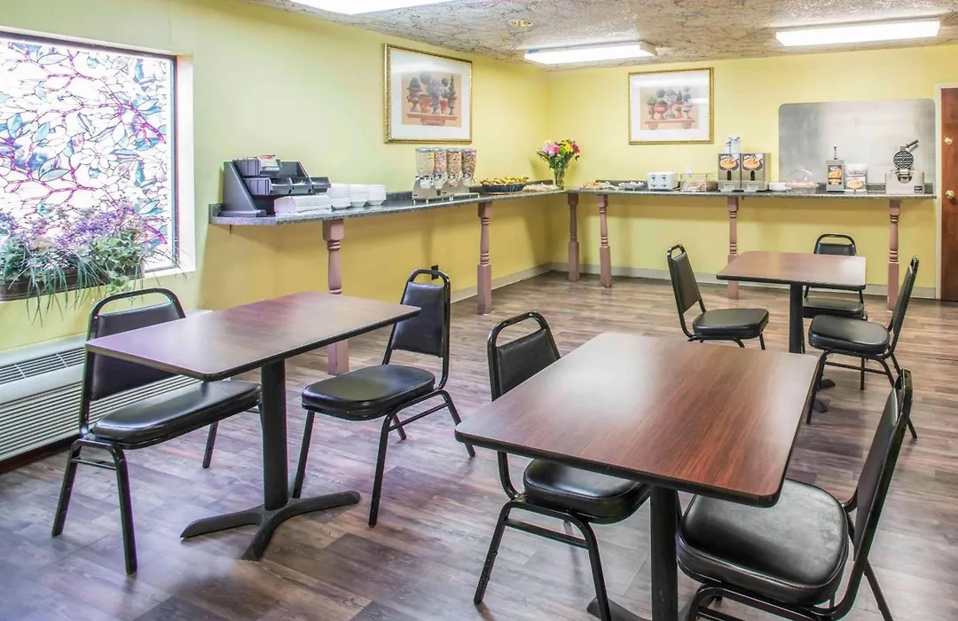 Econo Lodge Marion-1