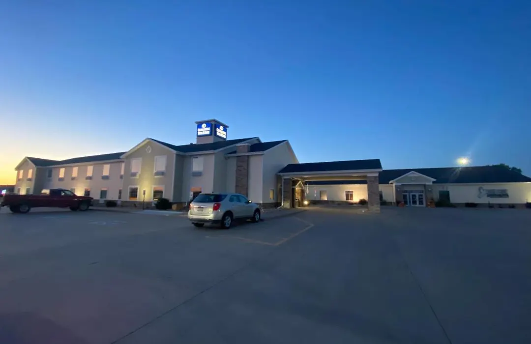 Cobblestone Hotel & Suites - Broken Bow-1