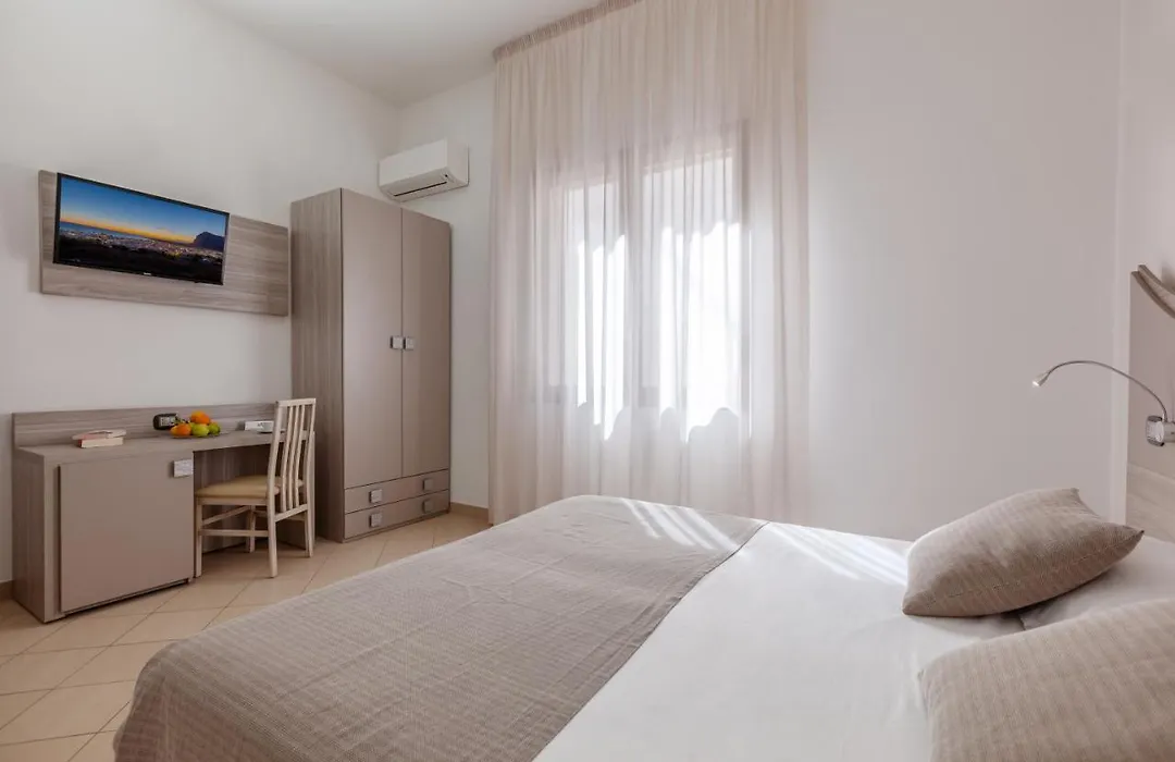 Hotel Spiaggia D'oro-1