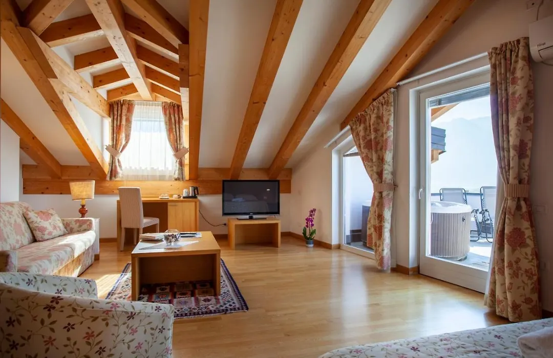 Hotel Romanda-1