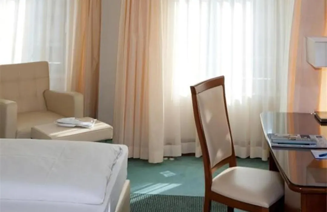 Hotel Am Blauen Wunder-1