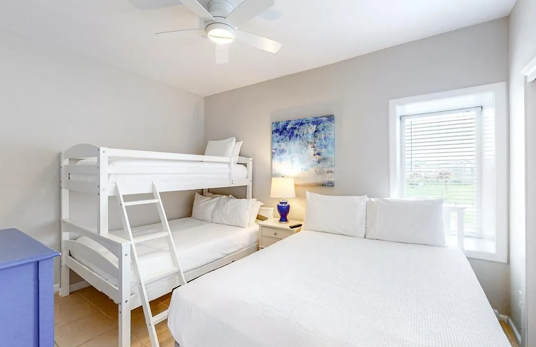 Unit 32, Island Retreat Resort-1