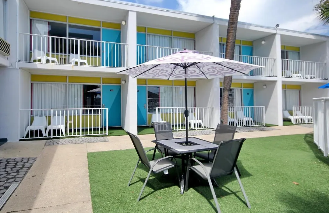 Waikiki Village-1